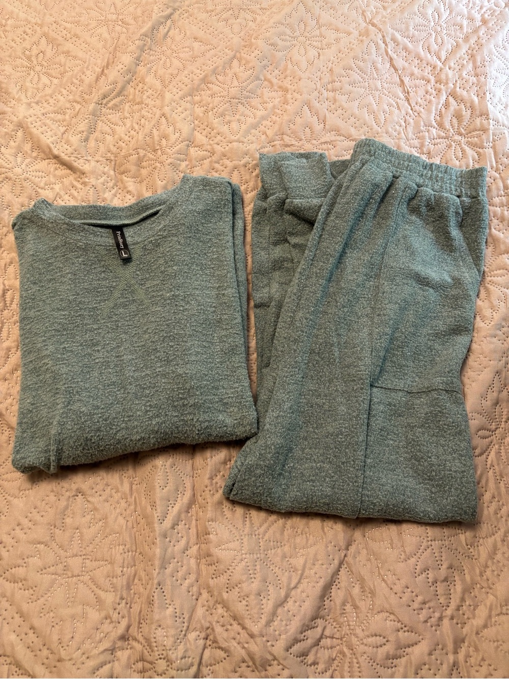 Cozy Women's Crewneck Lounge Set in Sage Green